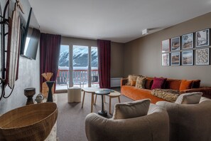Duplex, 1 King Bed with Sofa bed, Balcony | Living area | 80-inch LCD TV with satellite channels, TV, pay films - ILY Hôtels & Spa la Rosière (Montvalezan)