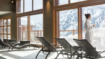 Indoor pool, pool loungers
