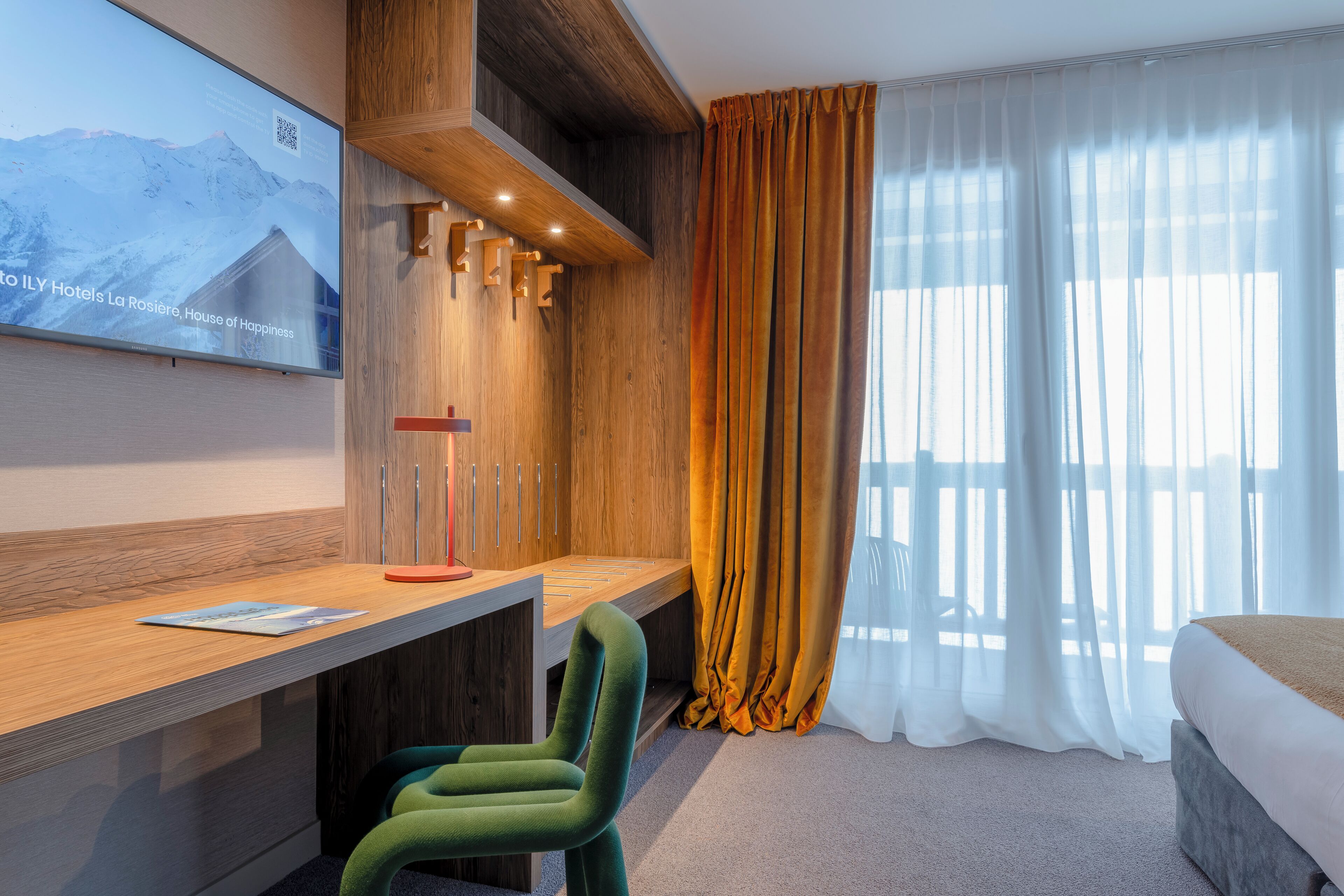 premium bedding, minibar, in-room safe, desk