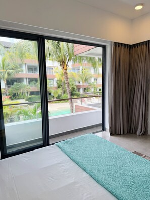 Departamento, 2 habitaciones, vista al jardín | Caja de seguridad en la habitación y muebles diferentes 