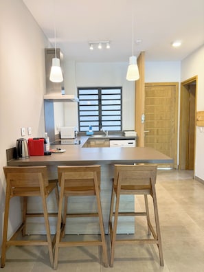 Apartment, 2 Schlafzimmer, Gartenblick | Essbereich im Zimmer