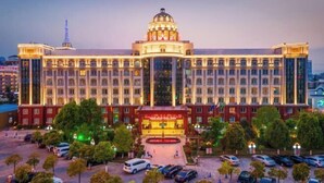 A large, multi-story building with a central dome and a symmetrical facade. - Fangzhou Hotel (Kunming)