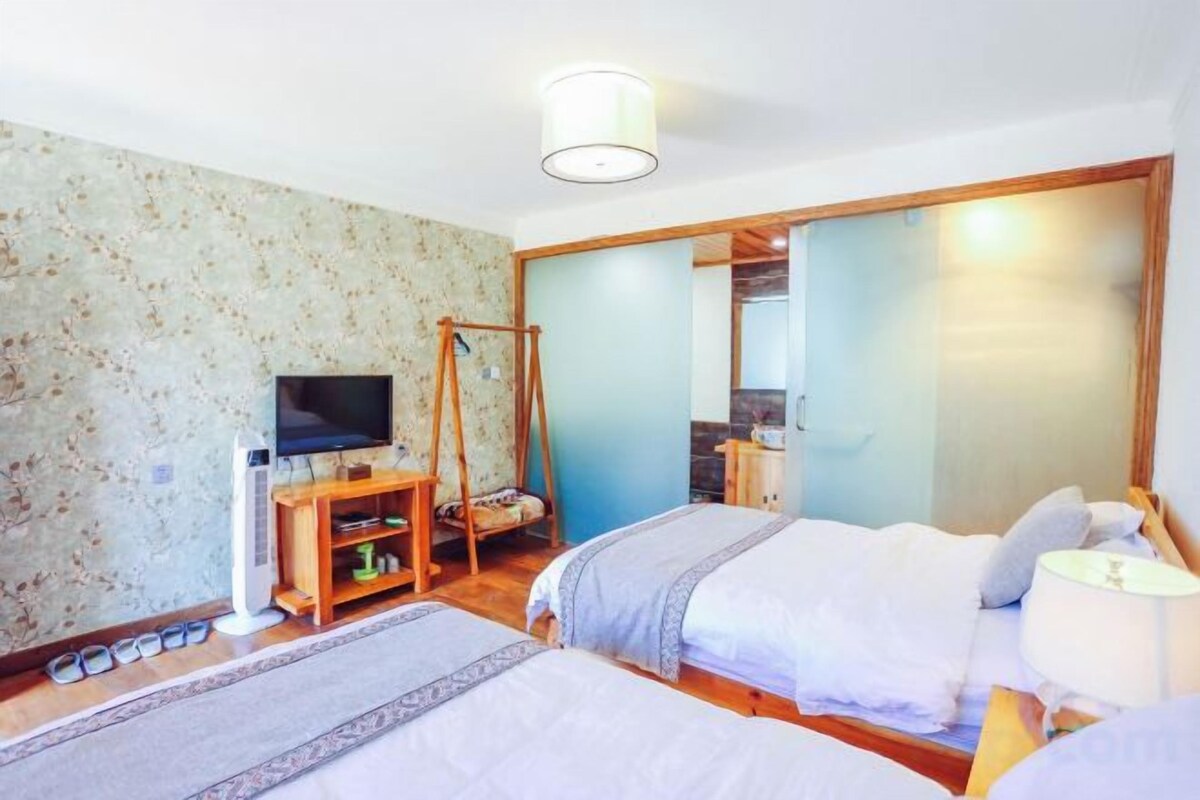 Garden Twin Room (Full-Length Mirror + Zero Pressure Mattress + Negative Ion Hair Dryer)