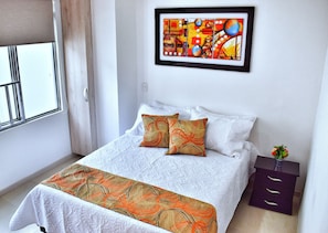 Apartamento, 1 cama de casal | Escrivaninha, ferros/tábuas de passar roupa