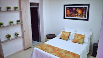 Apartamento, 1 cama doble | Escritorio, tabla de planchar con plancha, camas supletorias