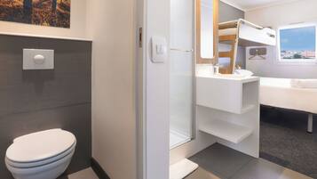 Skrivebord, skrivebord for bærbar PC, wi-fi (inkludert) og sengetøy