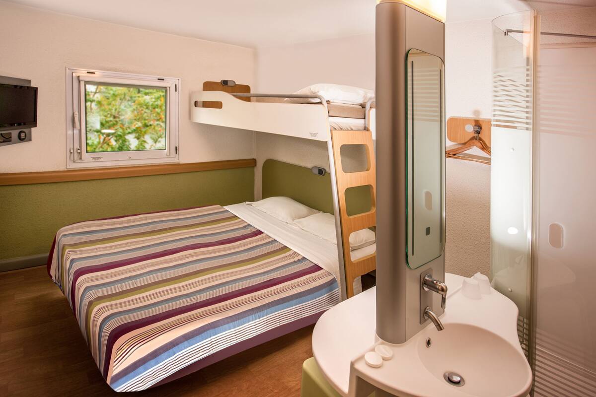 Desk, free WiFi, bed sheets