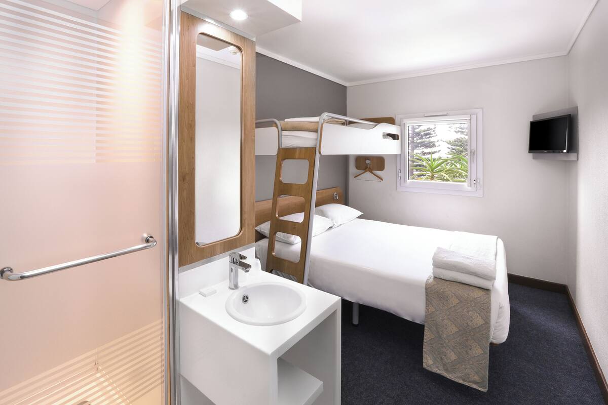 1 bedroom, desk, laptop workspace, free WiFi