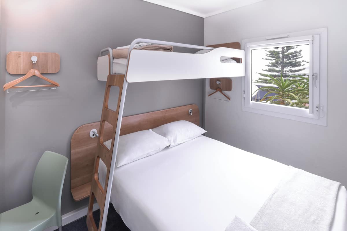 desk, laptop workspace, free wifi, bed sheets