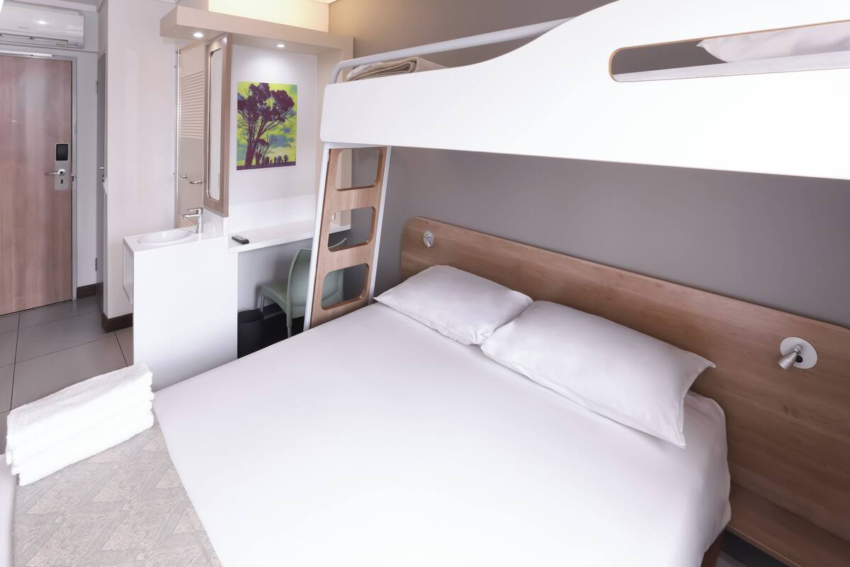 desk, laptop workspace, free wifi, bed sheets