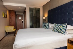 Työpöytä, kannettavalle tietokoneelle sopiva työtila, ilmainen Wi-Fi