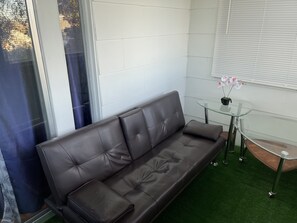 Basic Double Room, 1 Queen Bed, Balcony, City View | 4 bedrooms, iron/ironing board, WiFi, bed sheets - The Yellow Penthouse (North Las Vegas)