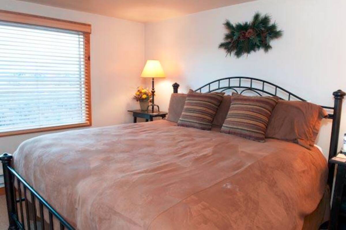 Deluxe Condo, 3 Bedrooms | 3 bedrooms, WiFi (free), bed sheets