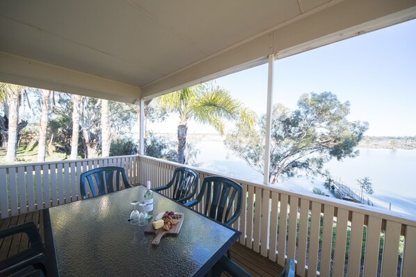 Terrace/patio - Mundic Waterfront Cottages (Paringa)