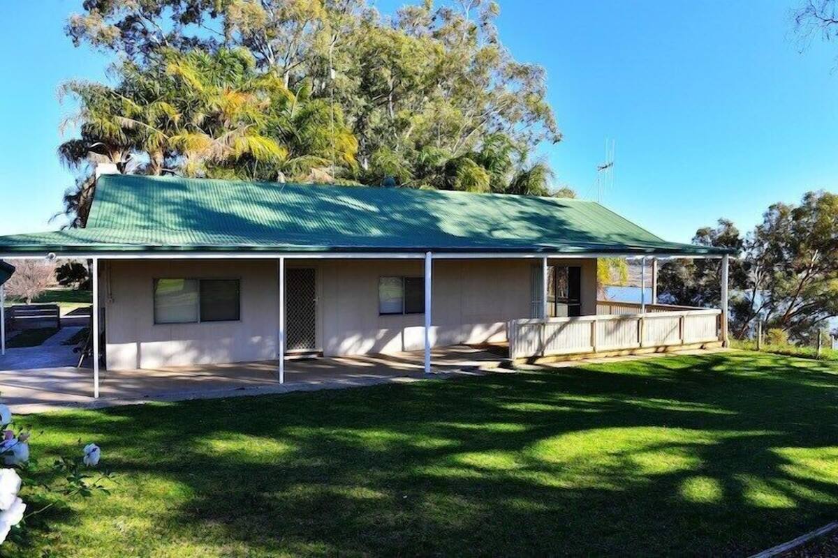 Family Cottage, 4 Bedrooms (Reflections) | Terrace/patio