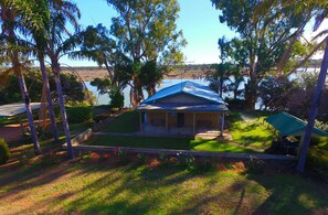 Property grounds - Mundic Waterfront Cottages (Paringa)