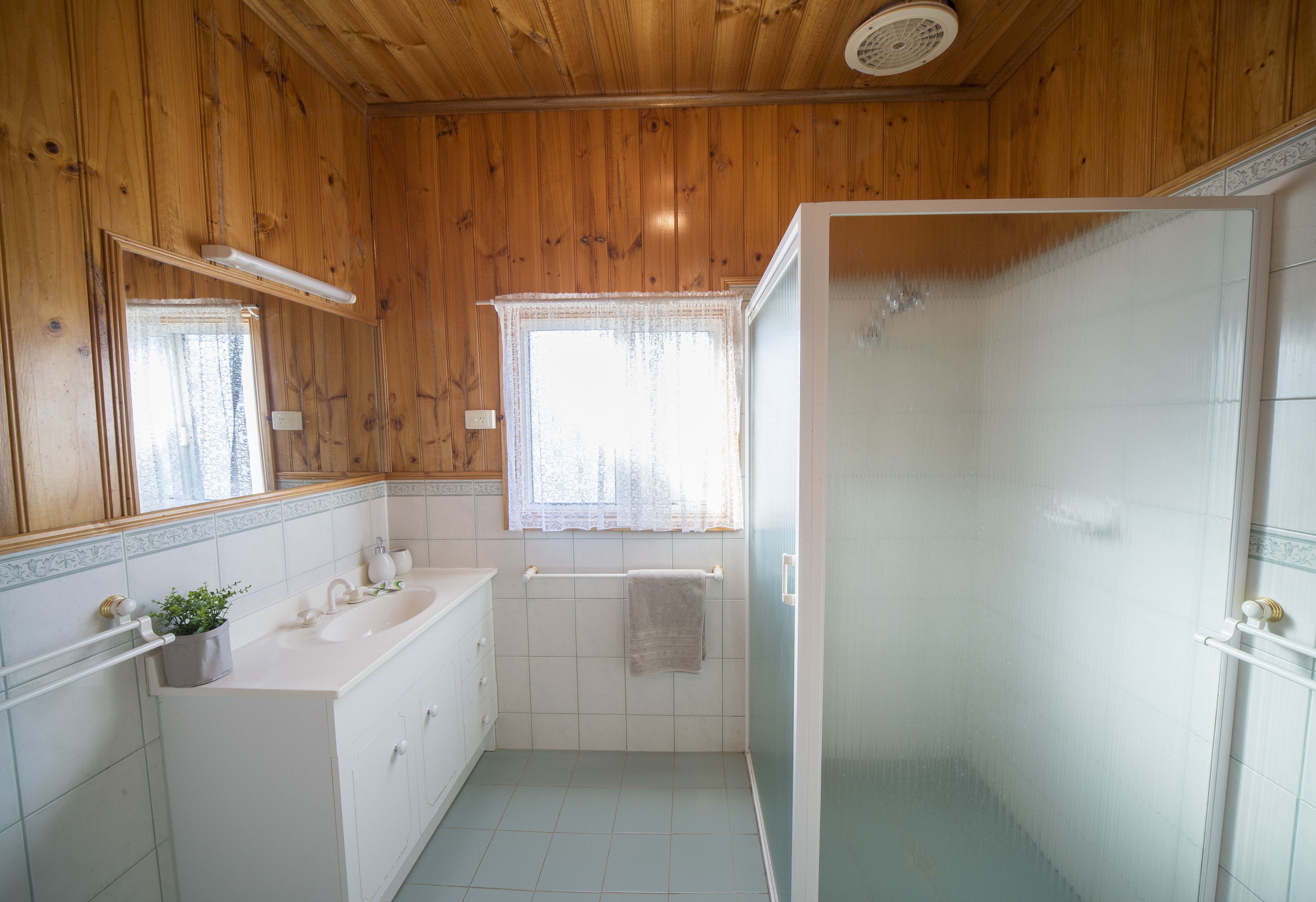 Mundic Waterfront Cottages — image 10