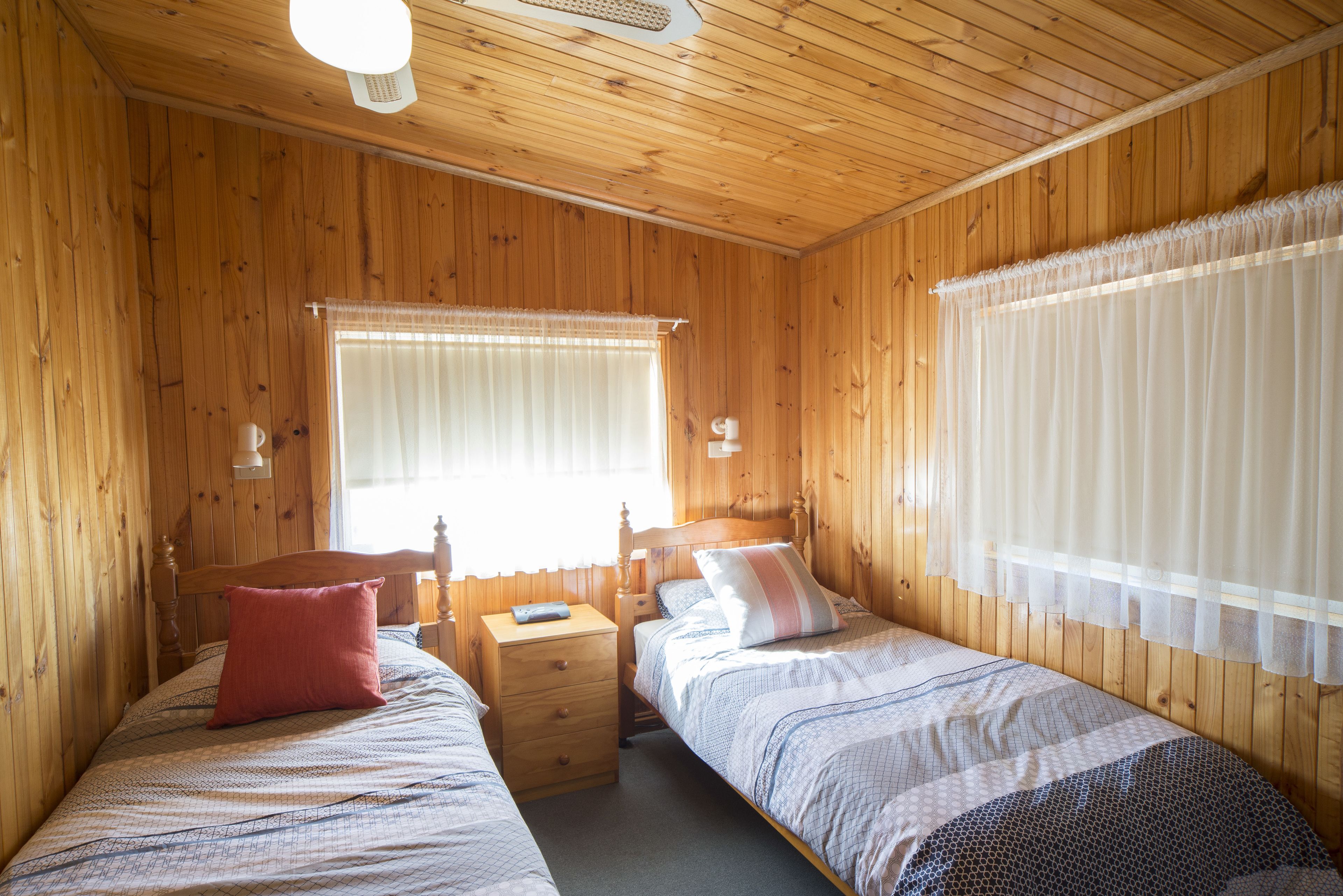 Mundic Waterfront Cottages — image 8