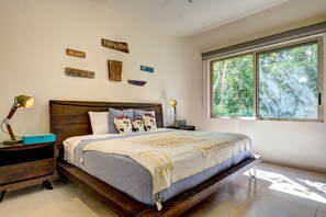 Departamento, 2 habitaciones, cocina, vista a la alberca | 1 habitación, decoración personalizada, muebles diferentes y escritorio