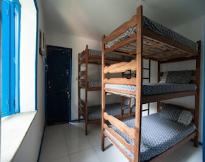 Dortoir Partagé, hommes uniquement