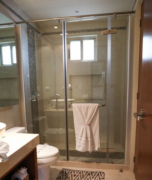 Bathroom shower - Chalet 2 BRM Penthouse private roof sleeps 4 (Tulum)