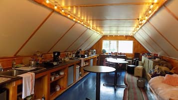 Fridge, oven, coffee/tea maker, toaster