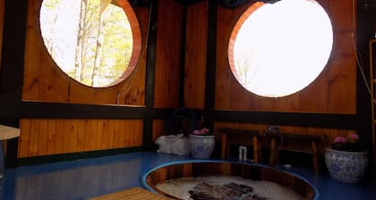 GLAMP BERNICE kaunis ADIRONDACK HOBBY FARM