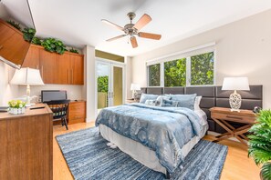 8 Schlafzimmer, Zimmersafe, Schreibtisch, Bügeleisen/Bügelbrett