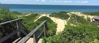 Charming Post and Beam Cottage! Walk to the beach, Tennis, Bike Path, & Shuttle