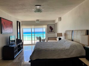 5 bedrooms - The perfect ocean front house in hotel zone (Cancún)
