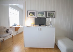 Télévision, lecteur de DVD, chaîne hi-fi