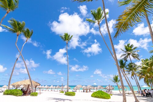 RIGHT ON THE BEACH!!! Close to everything!! • Electricity included!!