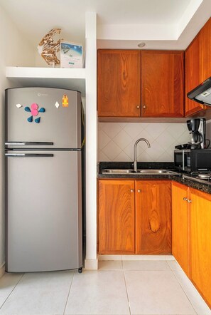 Fridge, microwave, stovetop, coffee/tea maker