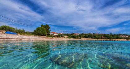 Villa Pearl of the Adriatic - discover some undiscoverd(10 meters from sea)