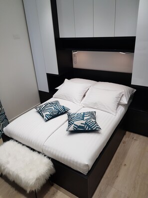 3 chambres, coffre-fort, fer et planche à repasser, lit de bébé portatif