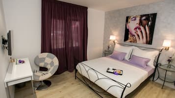 3 bedrooms, in-room safe, iron/ironing board, travel crib