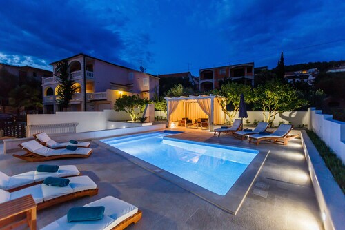 Luxury 4* Apartment Giovanni with heated pool
