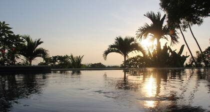 Luxury villa with pool and spectacular ocean view