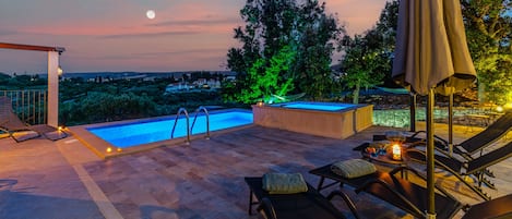 Outdoor pool, a heated pool