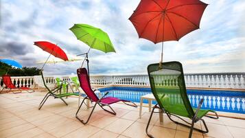 Outdoor pool, sun loungers