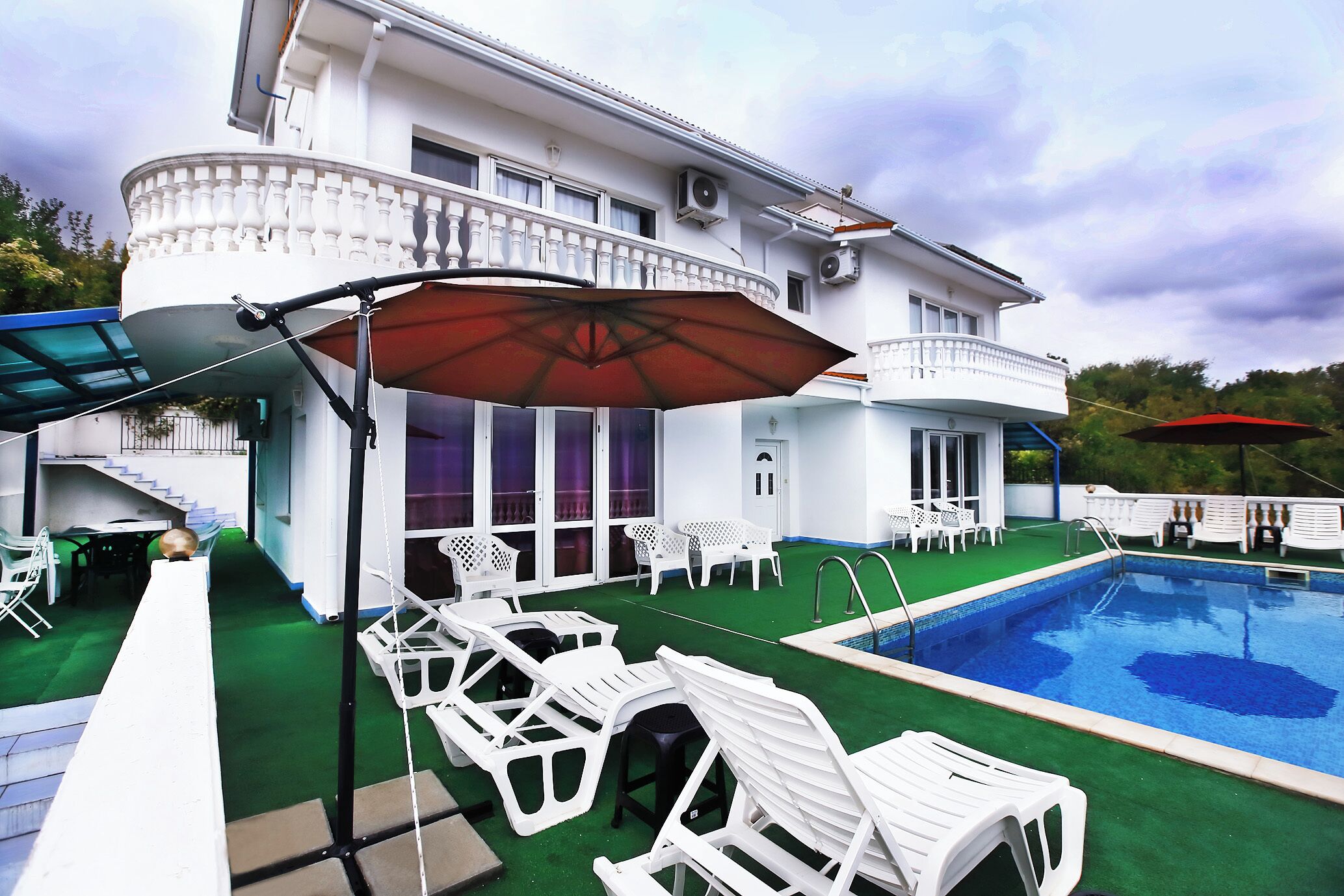 Außenpool, Liegestühle