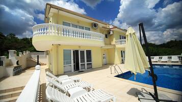 Outdoor pool, pool loungers