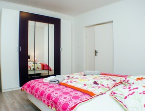 3 Schlafzimmer, schallisolierte Zimmer, Bügeleisen/Bügelbrett