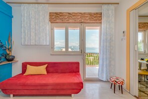 Smart TV, books - Bright expanses 2DBpanoramic sea view, garden with a grill (Slatine)