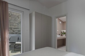 3 bedrooms, in-room safe, iron/ironing board, WiFi