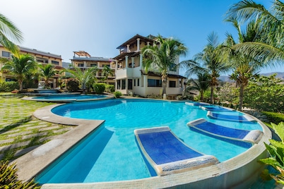 Beautiful and comfortable Two Bedrooms Beach Condo