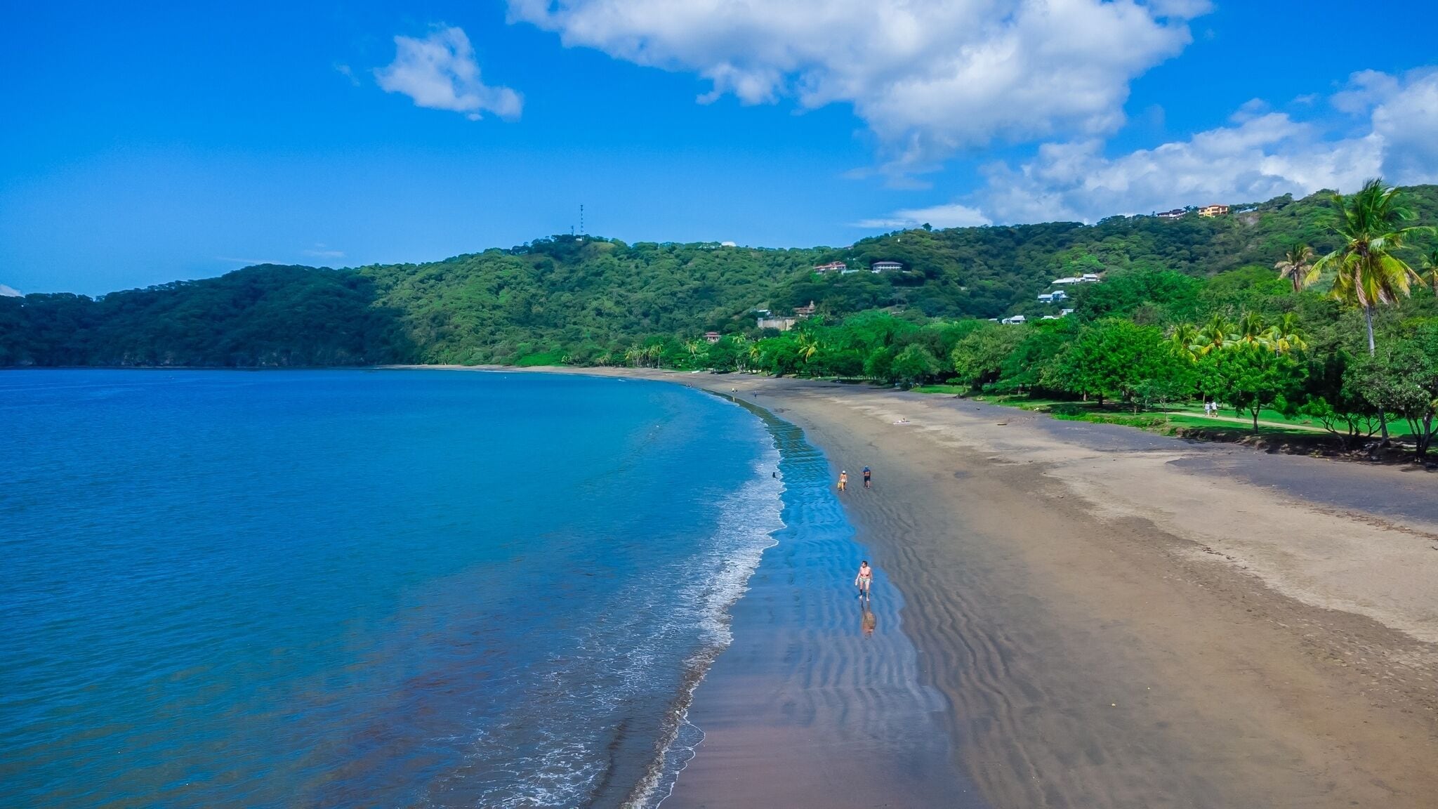 在海灘附近、沙灘巾