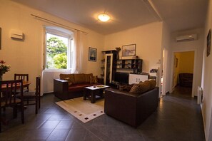 Flat-screen TV, DVD player, books