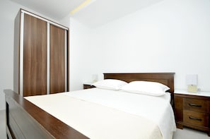 1 bedroom, in-room safe, iron/ironing board, free WiFi