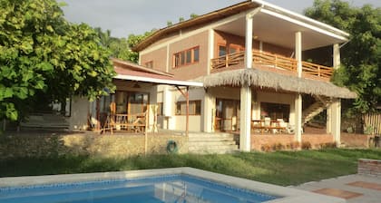 Charlie Suites Ayampe